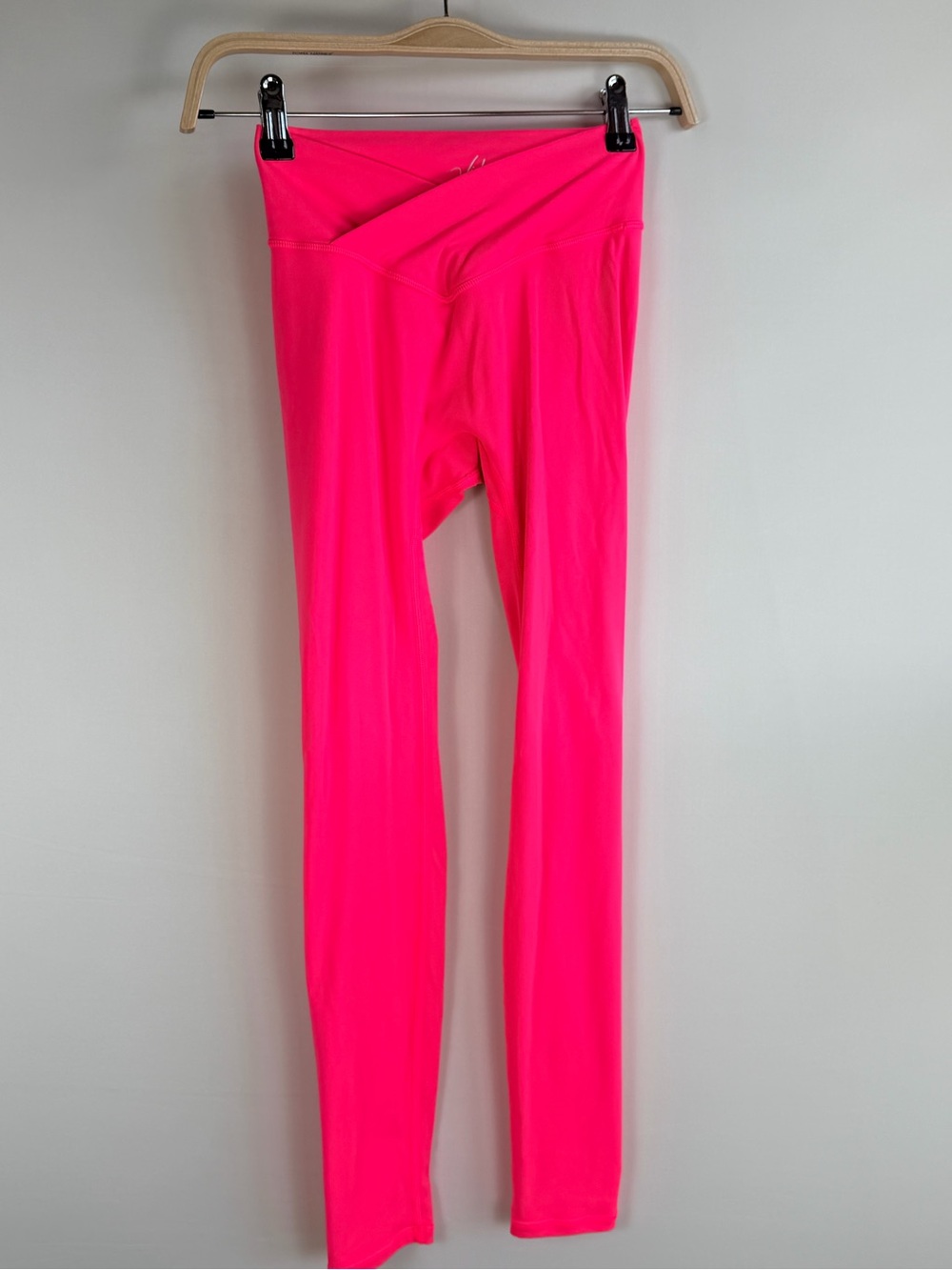 Violate The Dress Code Women’s Small Hot Pink Scrunch Butt Crossover Leggings